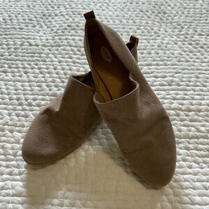 Women’s Dr Scholls Suede Tan loafers Size 9 Great condition